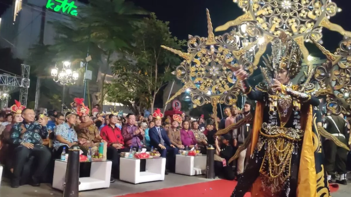 Mengenal Semarang Night Carnival (SNC), Satu-Satunya Pawai Kostum yang Berlangsung Malam Hari