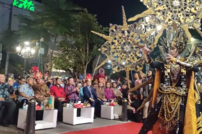 Mengenal Semarang Night Carnival (SNC), Satu-Satunya Pawai Kostum yang Berlangsung Malam Hari